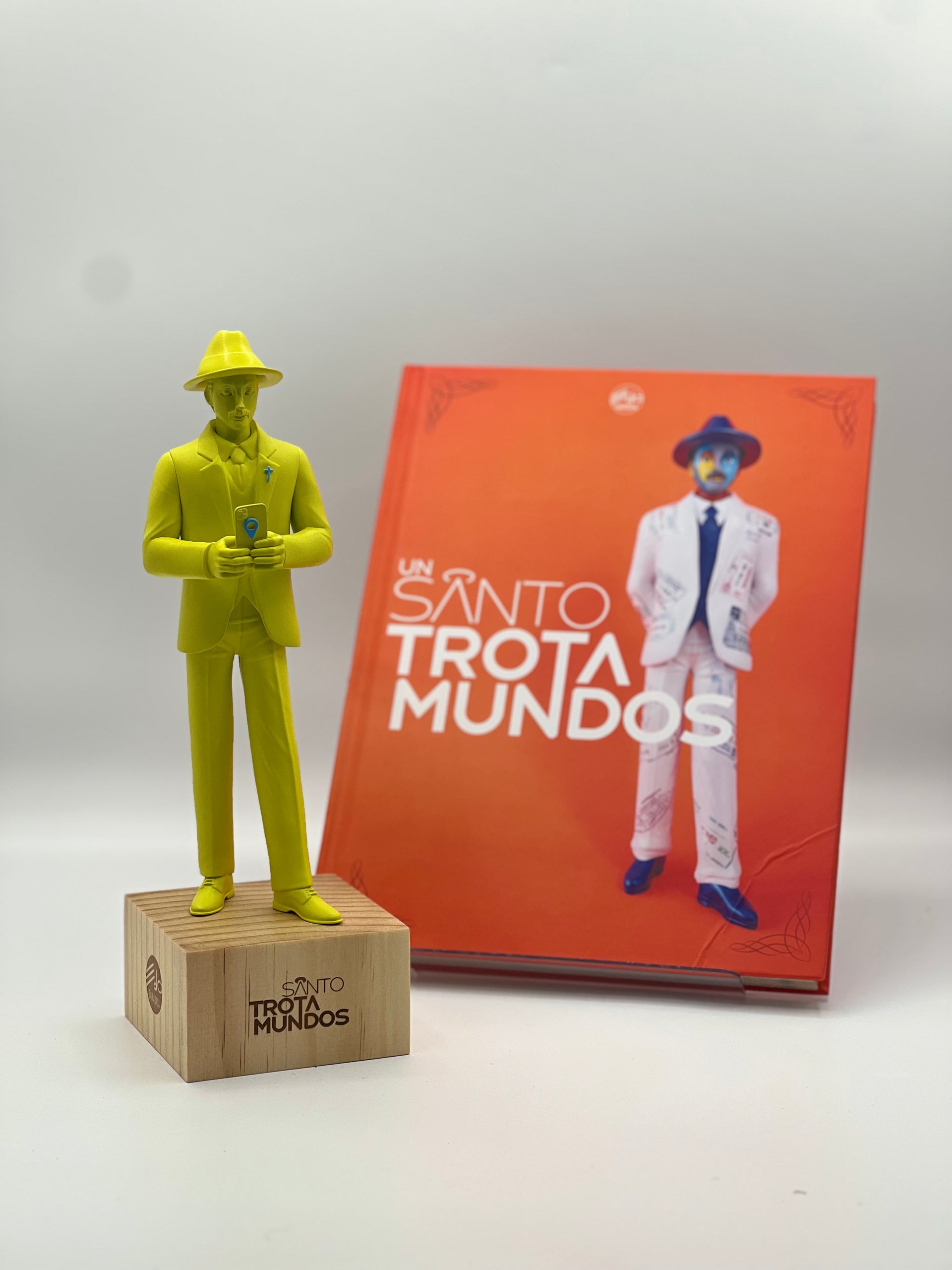 DÚO ESPECIAL: Libro + Escultura Santo Trotamundos