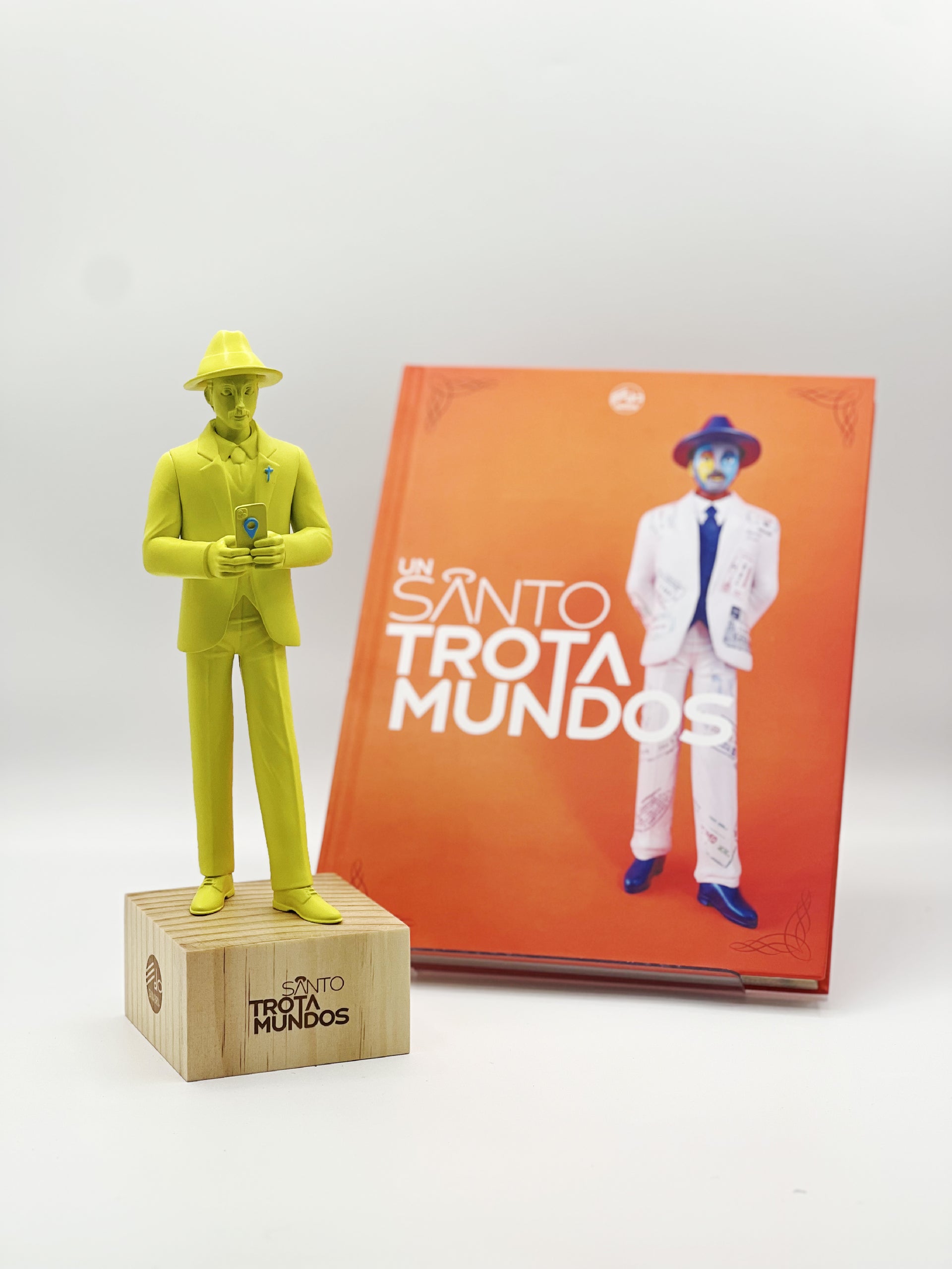 DÚO ESPECIAL: Libro + Escultura Santo Trotamundos
